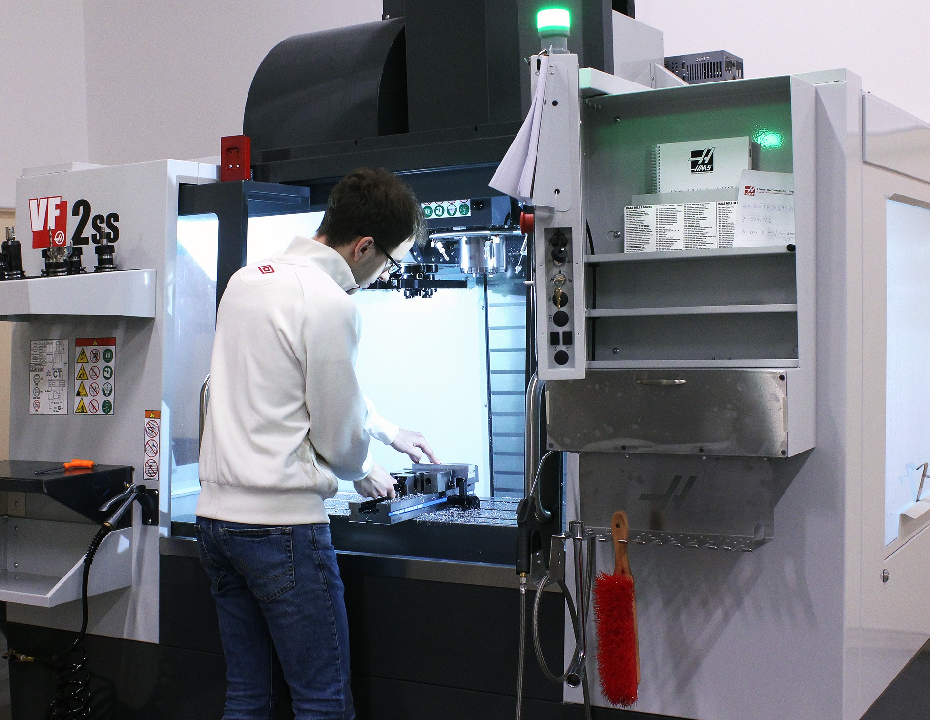 Фрезерный обрабатывающий центр с ЧПУ